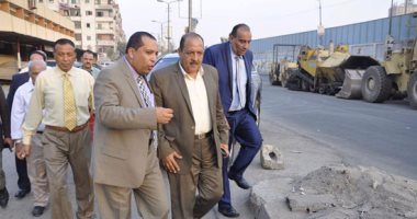 بالصور.. رئيس حي غرب شبرا الخيمة يتفقد أعمال رصف شارع جمال عبد الناصر