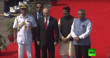 بالفيديو.. فرقة رقص هندى فى استقبال الرئيس الروسى بوتين بـ"مطار غوا"