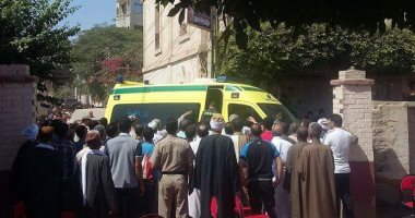 بالفيديو.. الآلاف بسوهاج يشيعون جثمانى شهيدى هجوم سيناء بعد جنازة عسكرية بحضور المحافظ 