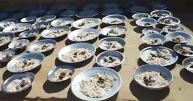 بالفيديو..شاهد طقوس تقديم الطعام وحلقات الذكر خلال عيد السياحة بسيوة