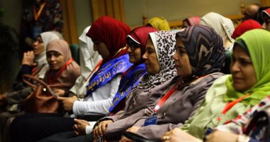 بالصور.. مدير مناهج التعليم الإماراتى: المرأة الإماراتية مدرسة لأقرانها فى الدول الأخرى