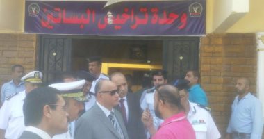 بالصور.. مدير أمن القاهرة يفاجئ وحدة تراخيص مرور البساتين