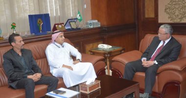 محافظ المنيا يبحث مع مستثمر سعودى إقامة مشروع متكامل للرخام والجرانيت