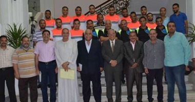 محافظ المنيا يقدم 80 ألف جنيه دعمًا لنادى "ناصر الفكرية" خلال الممتاز "ب"