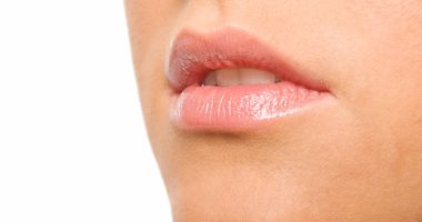 وصفات طبيعية لتفتيح المنطقة الداكنة حول الفم.. تخلصى من الإحراج للأبد