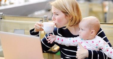 دراسة: الأمهات ينتجن فى العمل أكثر ممن لم يحالفهن الحظ فى الإنجاب
