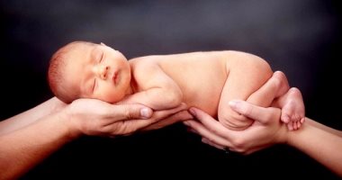 يتوقفون عن التنفس ويبكون بلا دموع.. 5 حقائق غريبة عن الرضع