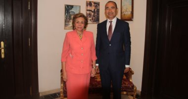 ميرفت التلاوى تلتقى مندوب مصر لدى جامعة الدول العربية لبحث العلاقات المشتركة 