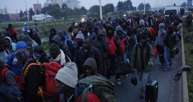 تظاهر مئات الفرنسيين تضامنا مع لاجئى كاليه مطالبين بوقف إخلاء المخيمات