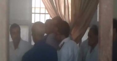 بالفيديو .. لحظة القبض على طالب ثانوى متهم باغتصاب طفل فى حمام مدرسة بالعمرانية