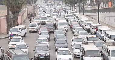 توقف حركة المرور أعلى "دائرى السلام" بسبب حادث تصادم بين 4 سيارات