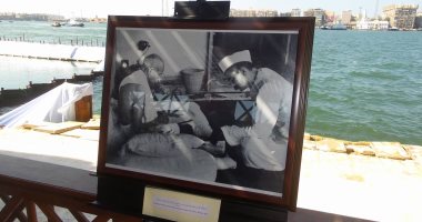 بالصور.. سفير الهند بمصر يستعرض صورا لقصة حياة غاندى فى احتفال ببورسعيد