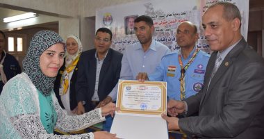 توزيع شهادات دوروة صقل لاعداد القادة بجامعة السادات