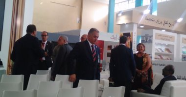 رئيس الوزراء الجزائرى وشخصيات دبلوماسية يفتتحون معرض الكتاب بالجزائر