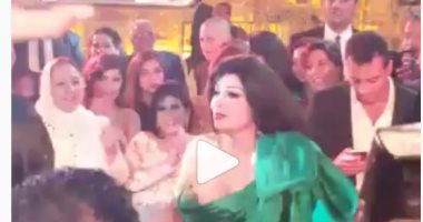 بالفيديو.. فيفي عبده تنشر فيديو لرقصة جديدة لها بحفل زفاف