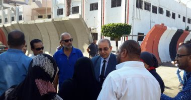 بالصور.. الأمن يفض مشاجرة بين ولى أمر طالبة ومعلم فى مدرسة ببورسعيد