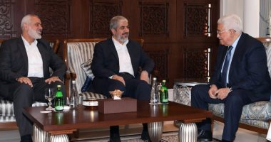 هاآرتس: عباس ناقش مع قادة حماس بقطر فرص "المصالحة" بعد زيارة سريعة لتركيا