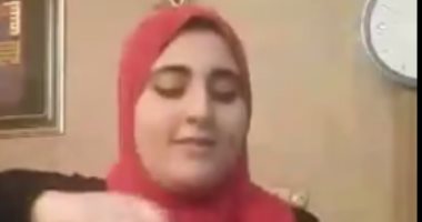 عزيز الشافعى ينشر فيديو لـ سارة الجوهرى أثناء ترجمتها أغنية بلغة الإشارة