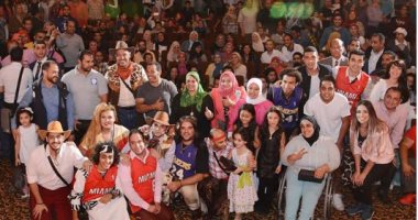 أشرف عبد الباقى ينشر صورة لأبطال البارالمبية أثناء حضور عرض "مسرح مصر"