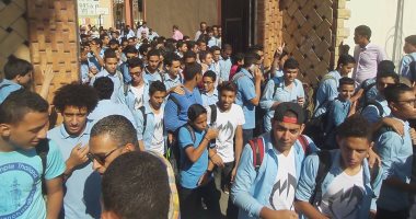 الحماية المدنية تتوجه لمدرسة قومية العجوزة بعد الاشتباه فى كيس أمامها