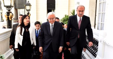 شريف إسماعيل يستقبل رئيس سنغافورة بحضور وزراء الخارجية والاستثمار
