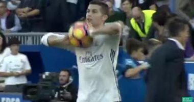 بالفيديو.. رونالدو يهدى كرة "هاتريك" ألافيس إلى مارسيلو