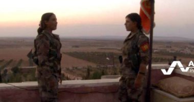 بالفيديو.. سوريات ينشئن كتيبة نسائية على نهج الكرديات لمحاربة داعش