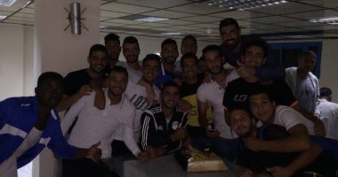 بالصور.. لاعبو الإسماعيلى يحتفلون بعيد ميلاد "القيصر" عبد ربه