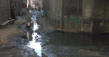 بالصور.. طفح مياه المجارى فى شوارع مدينة الفشن 