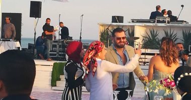 بالصور.. بدء توافد النجوم على مراسم حفل زفاف "حسن وإيمى" بالجونة