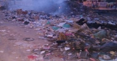 بالصور .. تلال من القمامة تحيط مدرسة 23 يوليو بمدينة السلام
