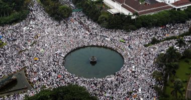 عشرات الآلاف يشاركون فى احتجاج ضد حاكم جاكرتا