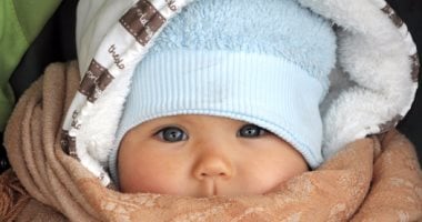 الشتاء بيبدأ .. 5 نصائح للأمهات للحفاظ على الأطفال من برودة الجو