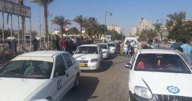 سائق تاكسى يصدم 3 سيارات بسبب السرعة الجنونية بشارع فيصل فى الجيزة