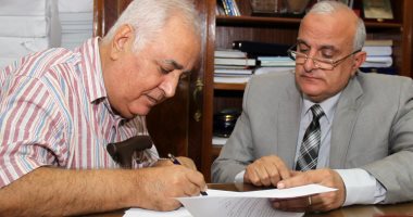 رئيس جامعة طنطا يوقع عقود الخطة الرابعة للمشروعات البحثية