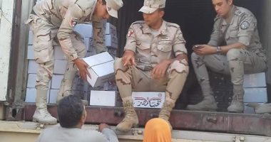 بالصور.. القوات المسلحة توزع 500 كرتونة سلع مدعمة بسعر 25 جنيها فى منوف