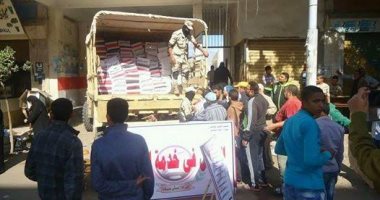 القوات المسلحة توزع كراتين السلع المدعمة فى مدينة فارسكور بدمياط