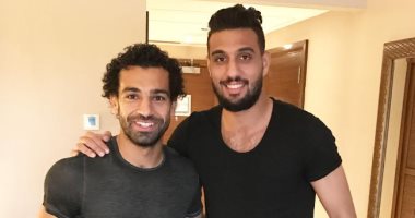 الشناوى ينشر صورته مع محمد صلاح فى فندق الإقامة: "أهلا بالعودة"