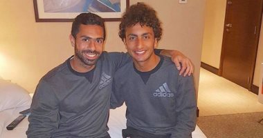 عمرو وردة ينشر صورته مع أحمد فتحى بفندق إقامة المنتخب: "الأخ الأكبر"