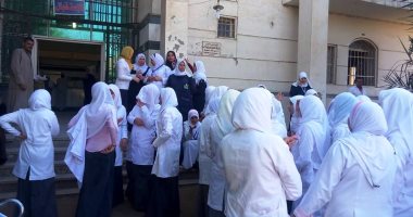 إضراب العشرات من قسم التمريض بمستشفيات جامعة الزقازيق بعد خصم 15% من الراتب