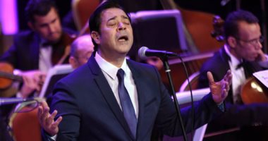 بالصور.. مدحت صالح يطرب جمهور الأوبرا بأغنيات "العندليب" بحضور حسام غالى
