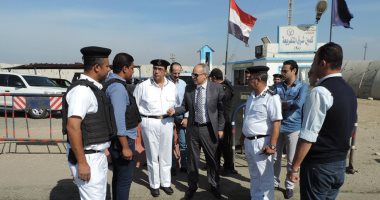 مدير أمن بورسعيد يفاجئ التمركزات الأمنية بالمنطقة المتاخمة لشمال سيناء