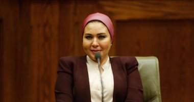 النائبة زينب سالم تطالب "الوزراء" بمحاسبة الموظفين المتقاعسين عن العمل