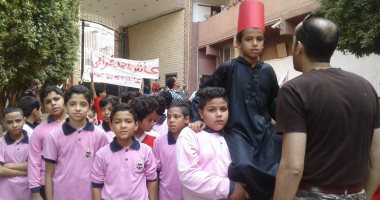 بالفيديو.. طلاب يحاكون ثورة عرابى بتظاهرات فى الشوارع ومقابلة الخديوى