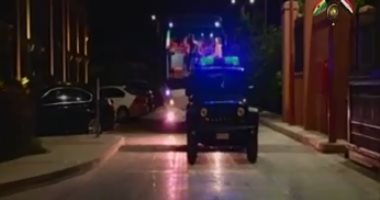 بالفيديو.. الشرطة تؤمن حافلة الفراعنة من فندق الإقامة لملعب التدريبات 