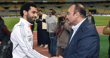 بالصور.. محافظ الإسكندرية للاعبى المنتخب: "أنتم الأمل.. فرحوا جمهور مصر"
