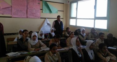 وكيل تعليم شمال سيناء يزور مدرسة ابتدائية ويحيل موجه ومشرف دور للتحقيق