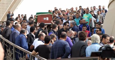 الآلاف يودعون الساحر محمود عبد العزيز بالدموع