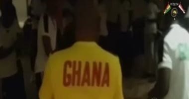 بالفيديو.. "جرانت" يشرف على وصلة رقص للمنتخب الغانى قبل مغادرة فندق الإقامة