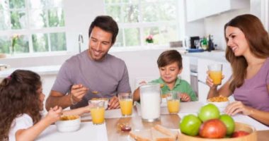 4 عناصر غذائية مهمة لحصول طفلك على إفطار صحى عند الذهاب للمدرسة